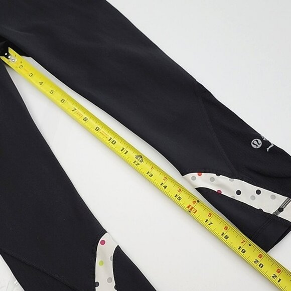 Lululemon Run Inspire Seawheeze 2012 Crop Black White Polka Dots Reflective Sz 4 - Picture 9 of 11